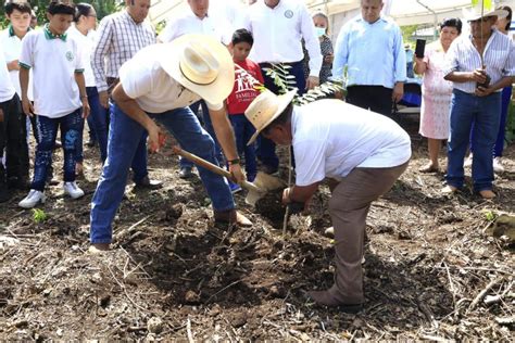 El Sindicato De Palqueros De Tizim N Y El Cbta Firman Convenio En