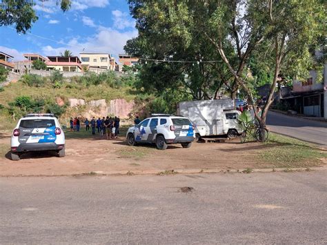 A Gazeta Dois Homens S O Mortos Em Ataque A Tiros No Meio Da Rua Em