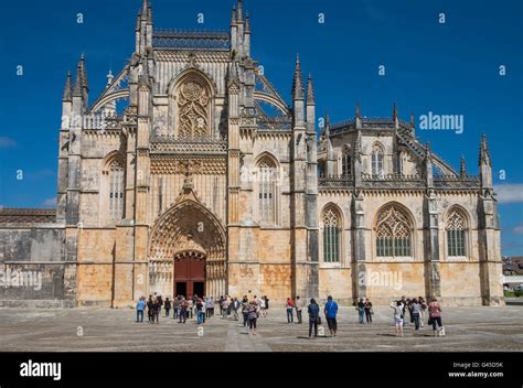 Los Turistas Al Monasterio De Batalha Mosteiro Da Batalha Un Sitio