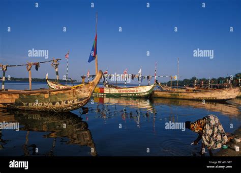 Ghana volta river fishing hi-res stock photography and images - Alamy