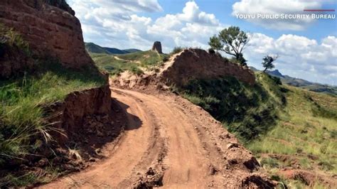 Atroz la Gran Muralla de China fue dañada con una máquina excavadora