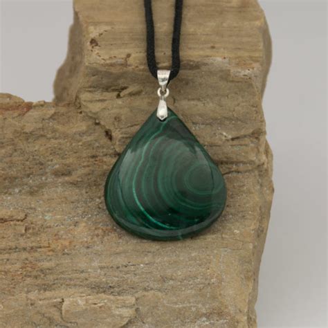 Pendentif Cabochon Malachite Triangle Doux Agate Et Lune