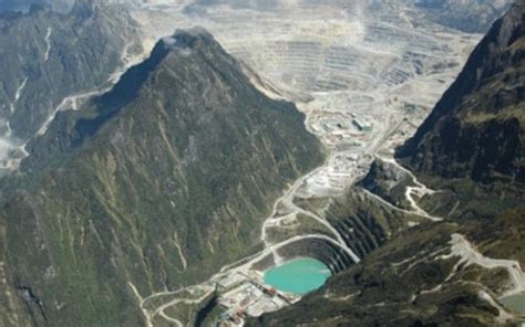 Papua shooting shuts down Freeport route - Pacific Mining Watch