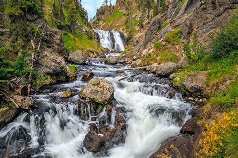 10 Best Hiking Trails in Yellowstone National Park - Take a Walk ...