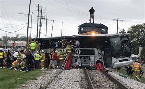 Colisão Entre Trem E ônibus Deixa 4 Mortos Nos Eua Exame