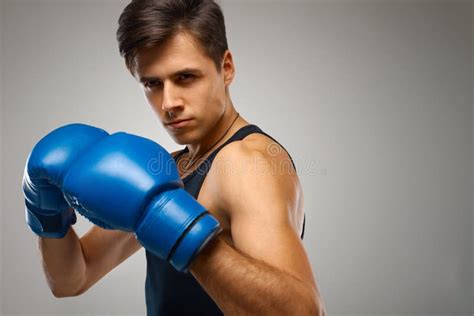 Boxing Pugilista Novo Pronto Para Lutar Foto De Stock Imagem De Boxe