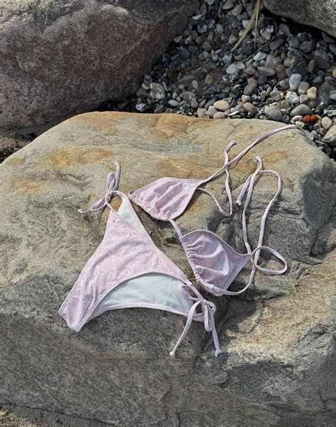 Köp Nelly Classic Triangle Bikini Pink Paisley Nelly