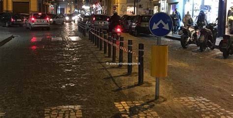 Castellammare Piazza Principe Umberto Cambia Volto Istallati Paletti