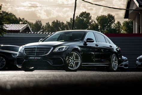 Black Mercedes S Class · Free Stock Photo