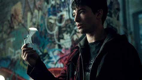 EXCLUSIVO Ezra Miller salvou minha vida diz mãe