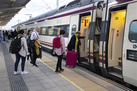 Renfe expide más de 96 000 abonos de cercanías y Avant Todas las