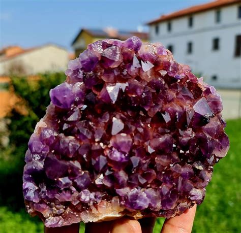 Bellissimo Cristallo Di Ametista Su Matrice Cristallo Su Matrice