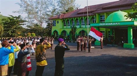 Rektor IAIN SAS Babel Pimpin Upacara Pengibaran Bendera HUT Ke 78 RI