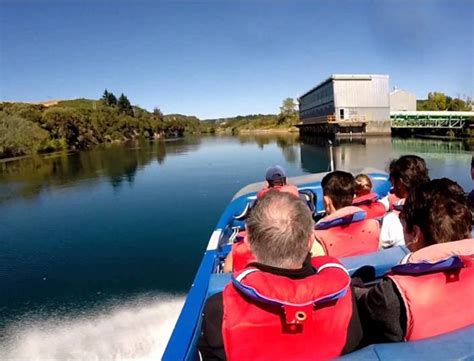 Lake Taupo Hukafalls fast jet boat ride to Taupo's Huka Falls