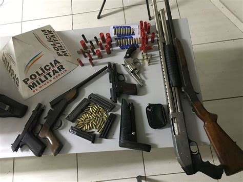 Pm De Par De Minas Apreende Armas E Muni Es Durante Opera O Centro