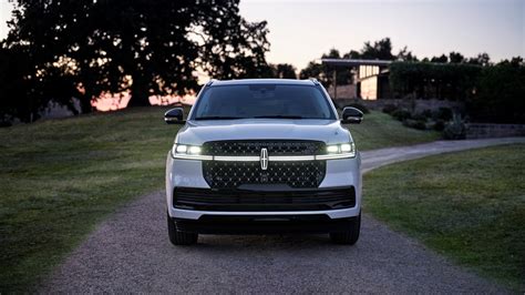 The Lincoln Navigator Has Been Unveiledand It Does Not Disappoint