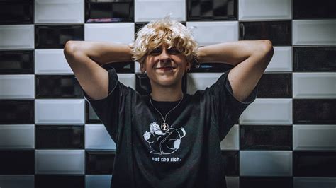 Noahfinnce Signs To Hopeless Records Releases New Video Kerrang