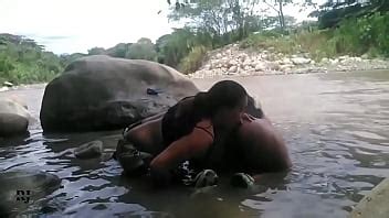 Michellpaula Y Yo Culiamos Escondidas Detras De Una Piedra En El Rio Parte XVIDEOS