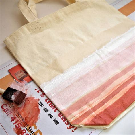 DIY Ombré Painted Canvas Tote Bag Diy bag painting Diy ombre Ombre