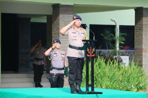 Pelihara Sinergitas TNI POLRI Upacara Bendera Bulanan Provinsi Banten