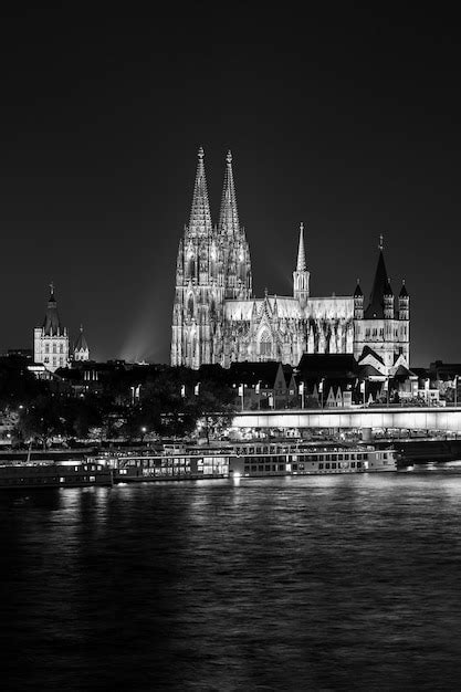 Catedral De Col Nia Dom Noite Em Preto E Branco Foto Premium