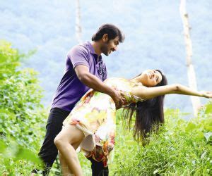 Nayattu Movie Cast, Review, Wallpapers & Trailer