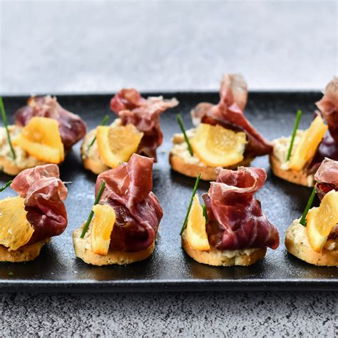 Recipe : Bresaola with horseradish cream on crostini – Hudson Meats