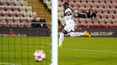 Ligue Des Champions Féminine Tabitha Chawinga Latout Maître Du Psg