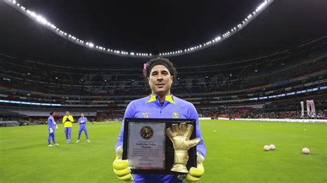 América pay tribute to Guillermo Ochoa - AS USA