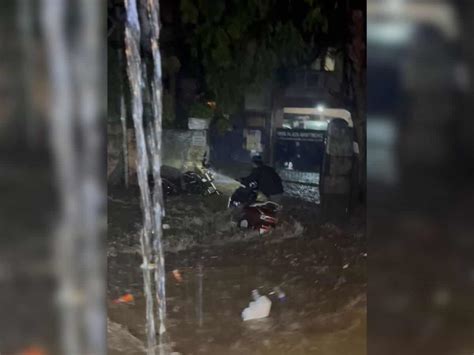 Water Logging Troubles Residents Amid Heavy Rainfall In Hyderabad