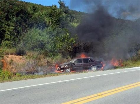 G1 Carro Pega Fogo Em MG E Chamas Se Espalham Em Mata Na BR 494