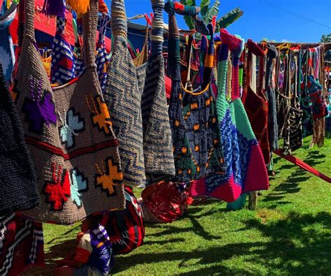 Transforming market opportunities for bilum weavers in PNG