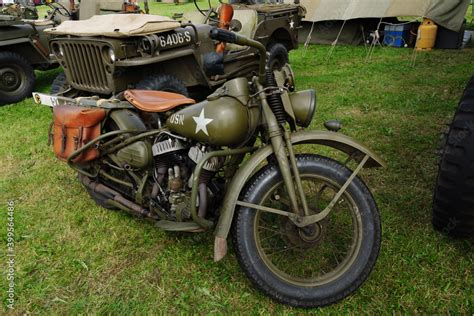 Foto De Vintage Harley Davidson Wla Military Motor Cycle Used Extensively By The Allied Armies