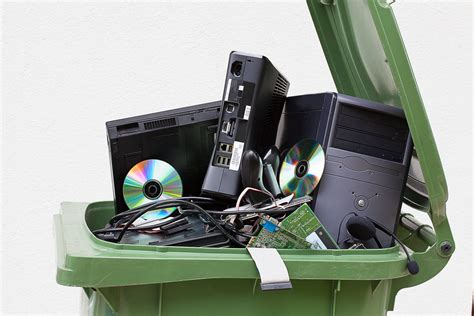 Can You Throw Electronics In The Trash Strobigo