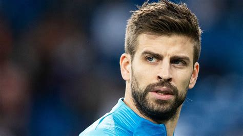 Piqué fotos y fechas que le ponen contra las cuerdas