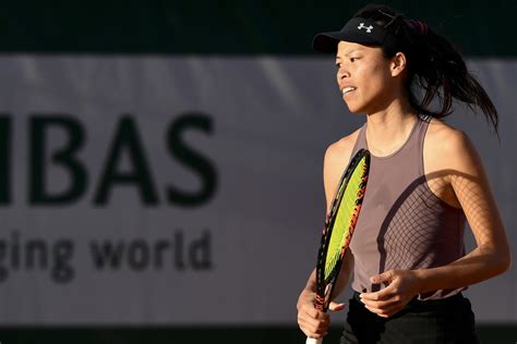 WATCH: Hsieh answers phone mid-match in Paris | Tennis.com