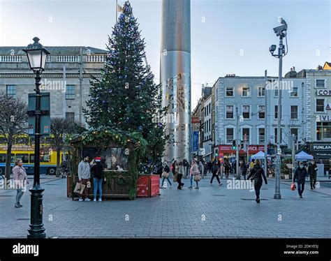 Christmas in O’Connell Street, Dublin, Ireland with a Christmas tree ...