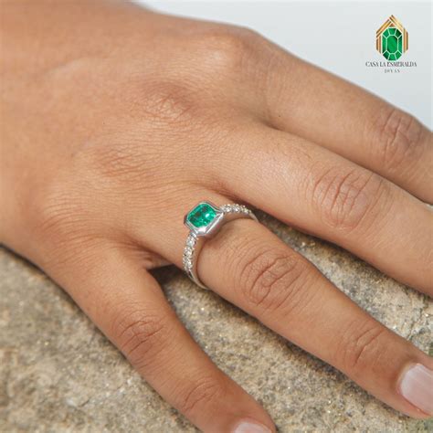 Anillo Oro Blanco Con Esmeralda Cuadradas Y Diamante Joyer A Casa La