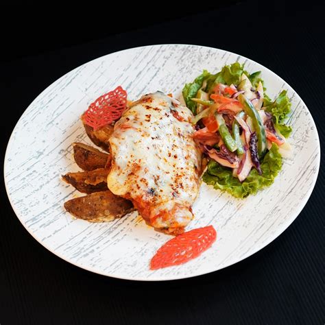 Chicken Parmigiana Dan Umami Rekomendasi Kuliner Hotel Santika