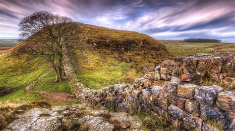 Hadrians Wall Called The Roman Wall Was A Defensive Fortress In The