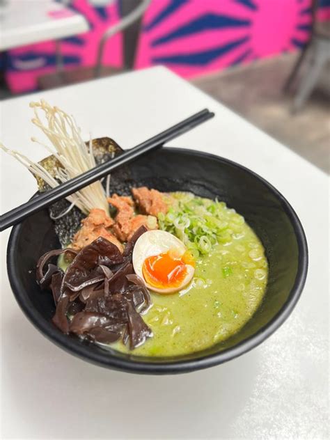 Tatsu Ramen Ramen Halal Nuansa Pop Art Di Bandung Review Syarifah