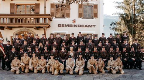 Freiwillige Feuerwehr Feiert Jahr Jubil Um