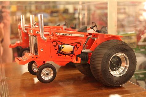 Custom Built 1/16 Scale Pulling Tractors