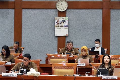 Bahas Evaluasi Program Kerja Tahun Menparekraf Sandiaga Uno Raker