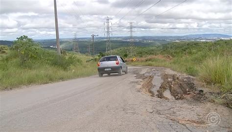 Motoristas reclamam de buracos em estrada que liga Votorantim a Ibiúna