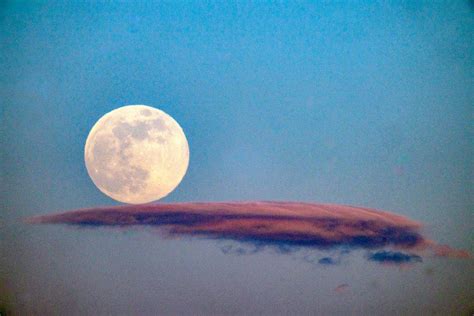 Big Bright And Beautiful Flower Moon Is Last Supermoon Of 2020