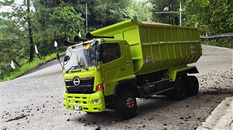 SITINJAU LAUIK ASLI Truk Fuso 220Ps Trinton Vs Hino 500 Gagal Nanjak