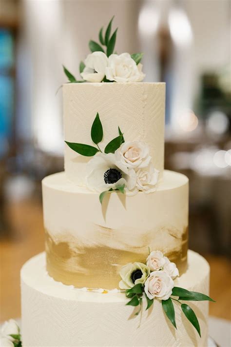 cupcakes  cake   decide    custom cakes