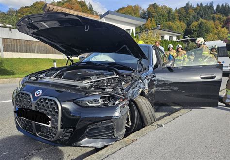 Kollision Zwischen Pkw Und Wohnwagen UnserTirol24