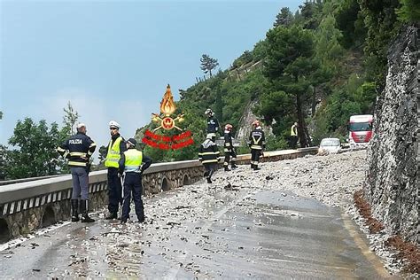 Limone Del Garda Riaperta La Gardesana Dopo La Frana Traffico Verso